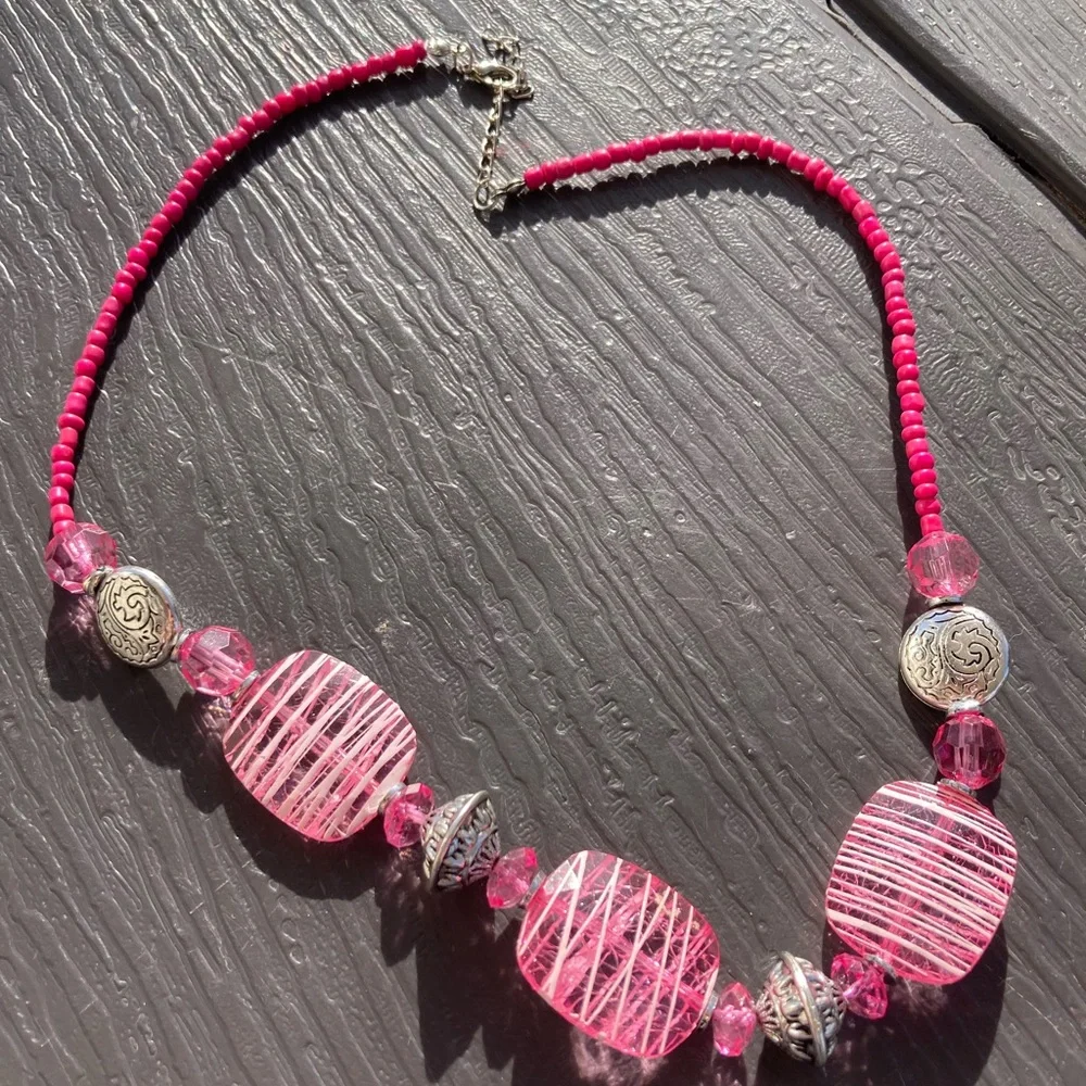 Pink Acrylic Bead Necklace Silvertone etched 21”